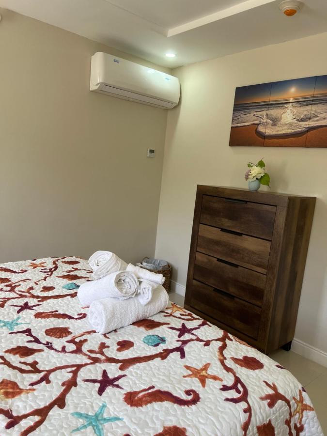 Bayfront Villa & Apartment Портмор Екстериор снимка