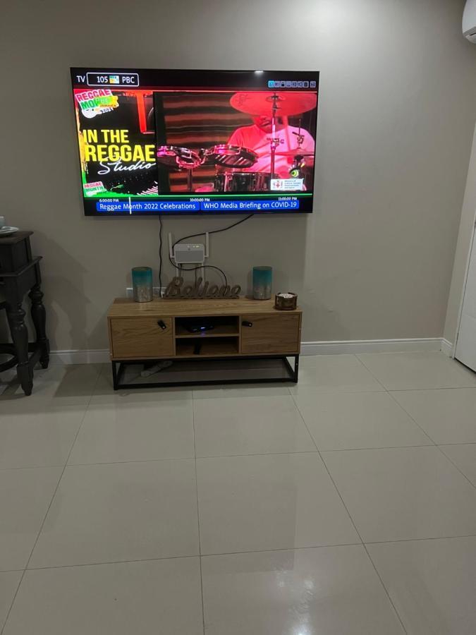 Bayfront Villa & Apartment Портмор Екстериор снимка