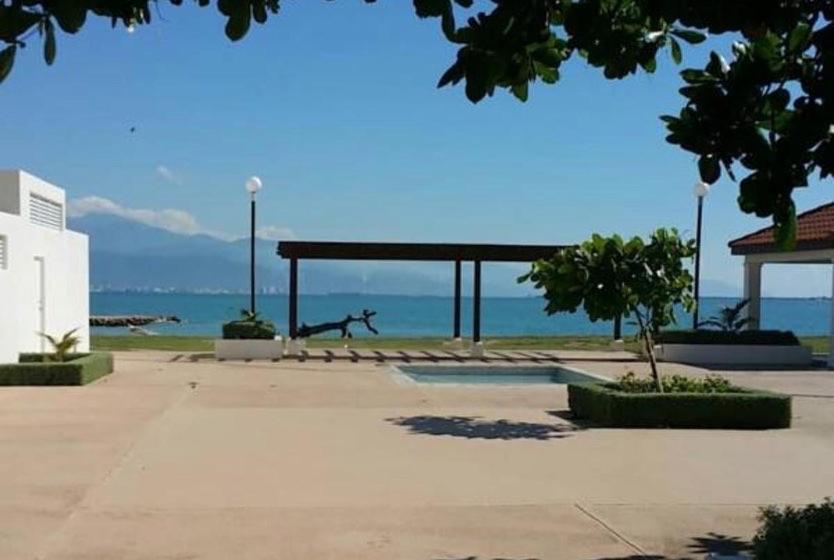 Bayfront Villa & Apartment Портмор Екстериор снимка