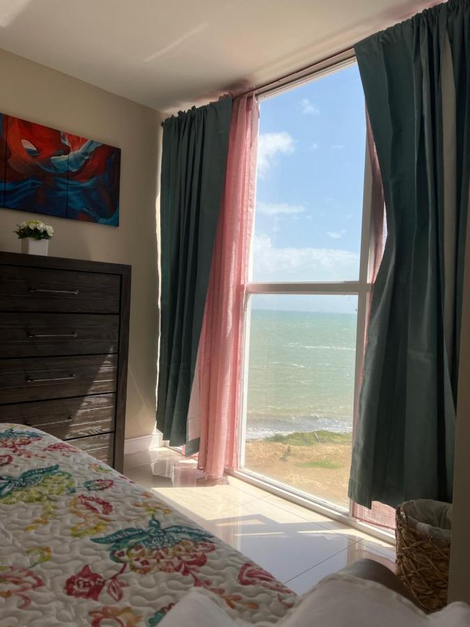 Bayfront Villa & Apartment Портмор Екстериор снимка