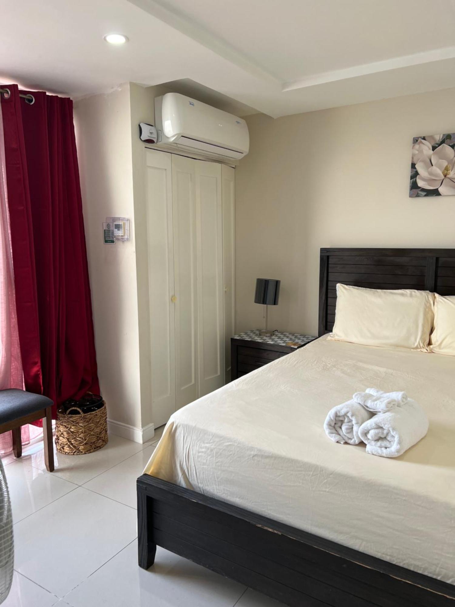 Bayfront Villa & Apartment Портмор Екстериор снимка